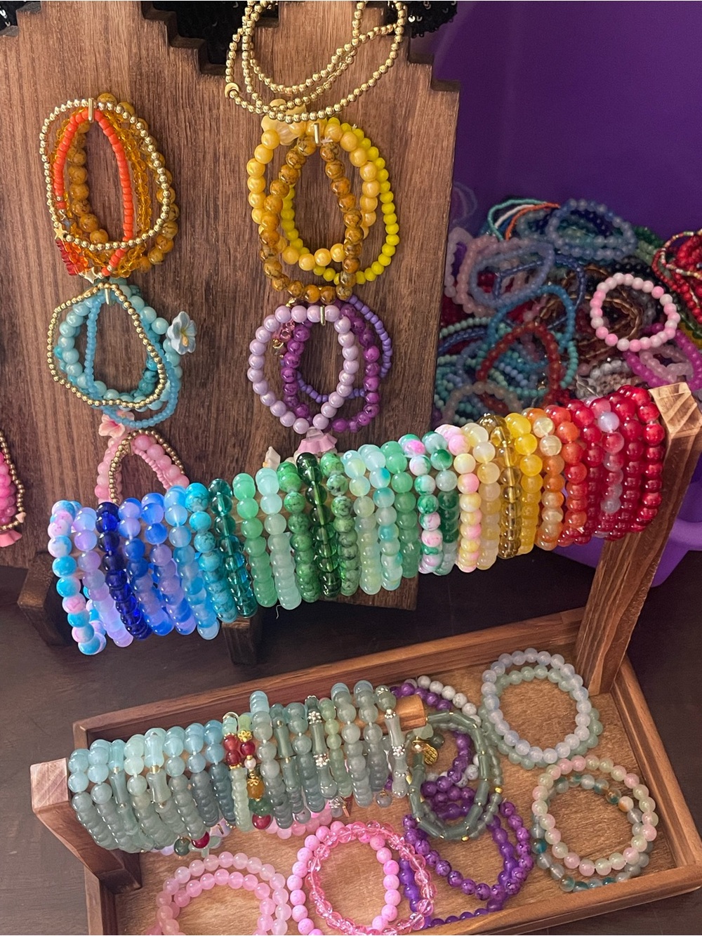 1 Colorful Beaded Stretch Bracelet - random color